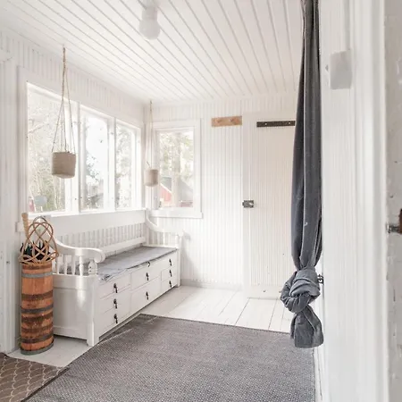 Casa de Férias Beautifully Renovated Lakeside Red