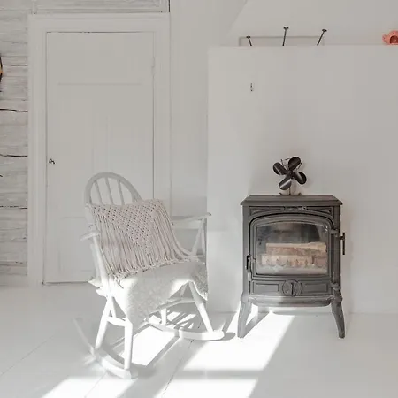 Casa de Férias Beautifully Renovated Lakeside Red
