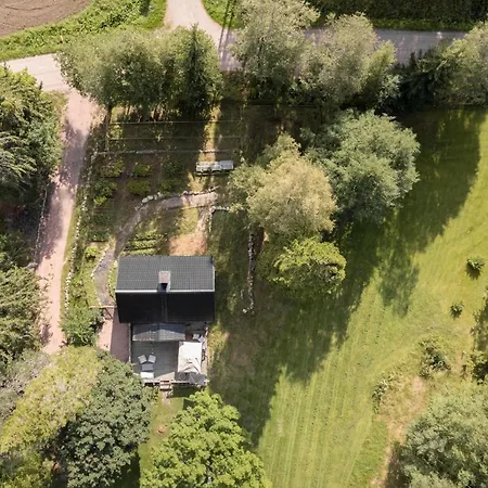 Ferienhaus Beautifully Renovated Lakeside Red *