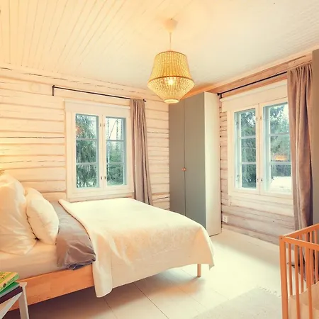 Beautifully Renovated Lakeside Red Casa de Férias *