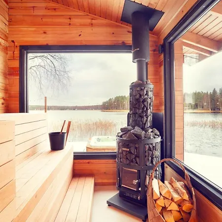 Beautifully Renovated Lakeside Red Salo (Salo)