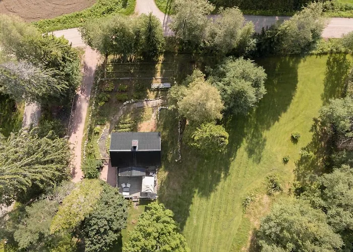 Ferienhaus Beautifully Renovated Lakeside Red *